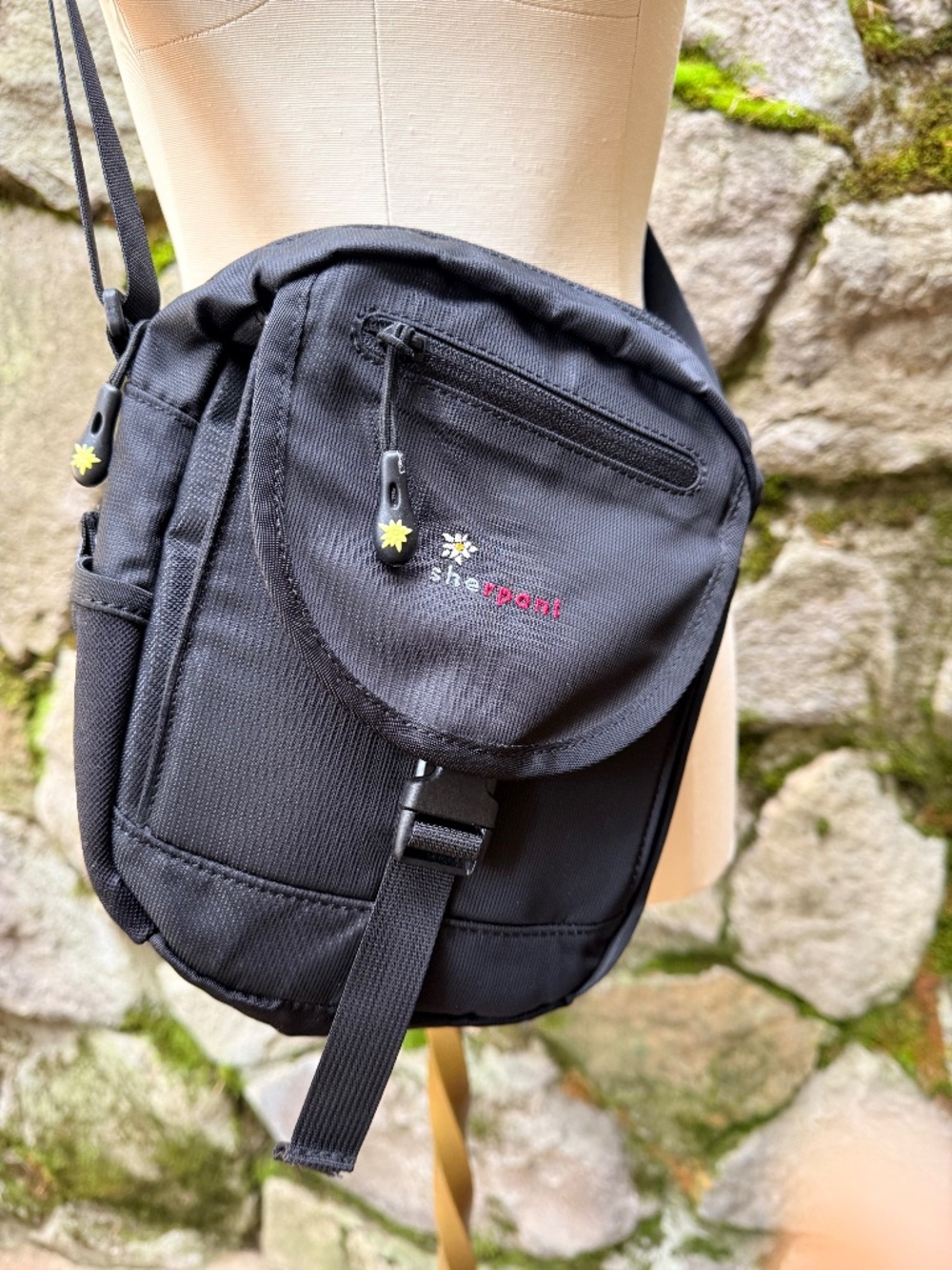 Sherpani Crossbody Bag in black nylon